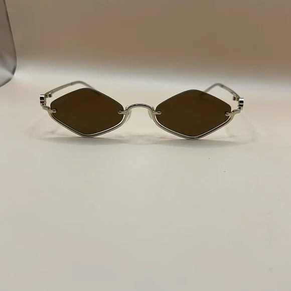 Gucci GG Upside Down Geometrical Sunglasses in Gold - Picture 7 of 9